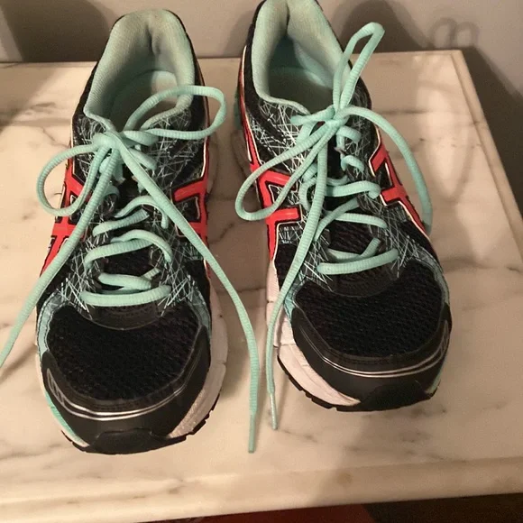 ASICS - Picture 2 of 5